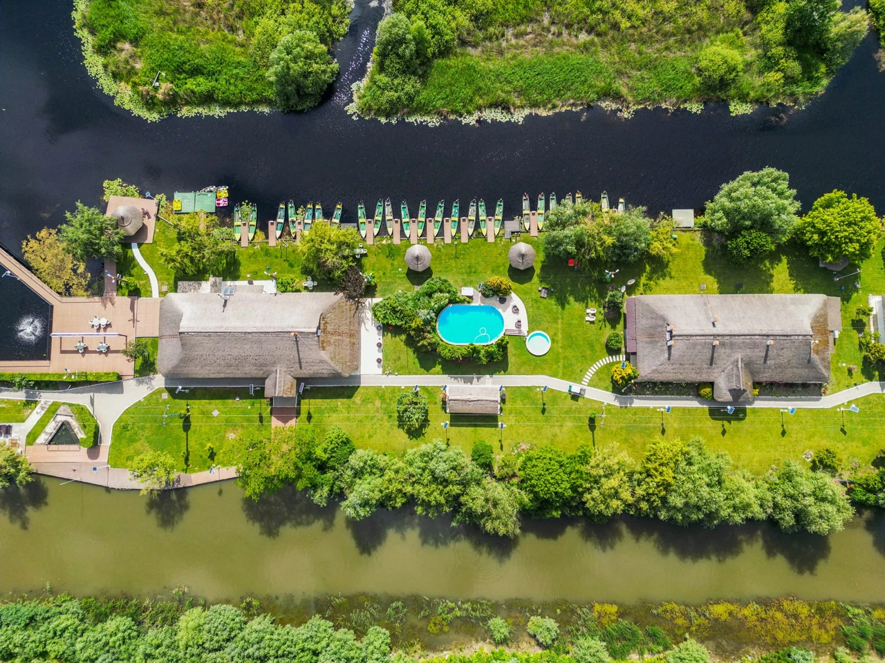 Cazare și piscină la resortul Holbina, pentru grupuri de teambuilding